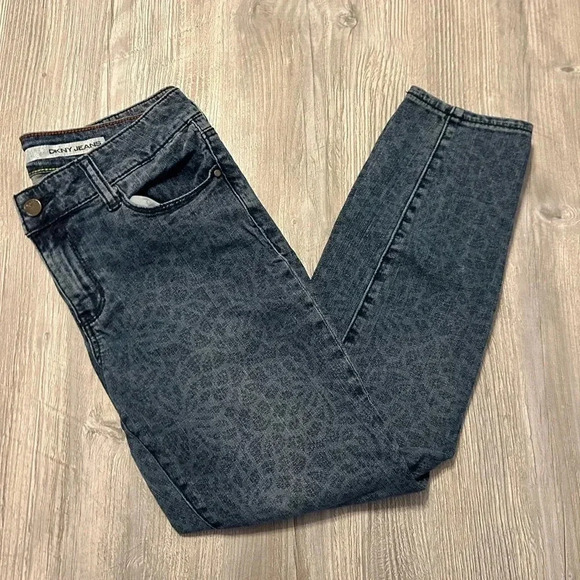 DKNY Women's Floral Pattern Straight Leg Jeggings Jeans Blue Size 06 no flaws - Picture 1 of 12